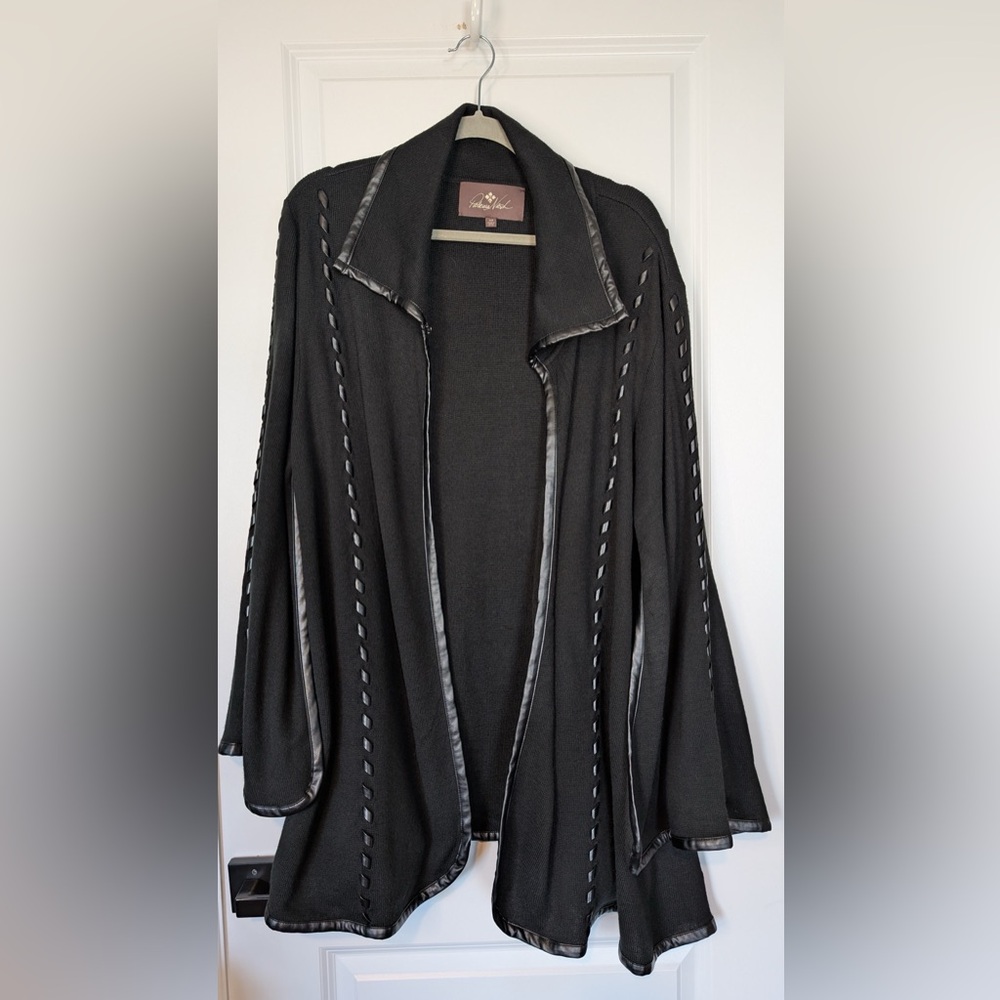 Patricia Nash Sleeved Cape Vintage Leather Trim in Black (One Size)